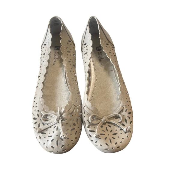 White Mountain Women's Perforated flats size 6.5 Cream colored - Picture 1 of 8